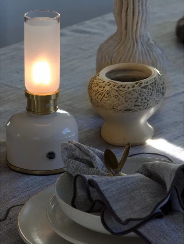 Frida USB Bordslampa Vit