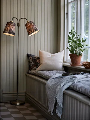 Amy Golvlampa m. Dahlia Brun Lampskärm