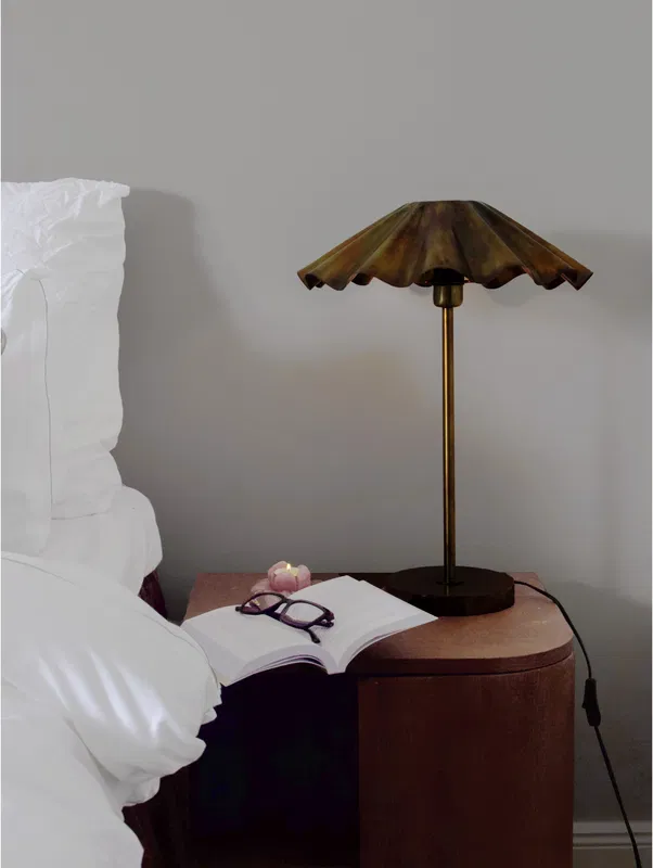 Aira Bordslampa H54 Mässing