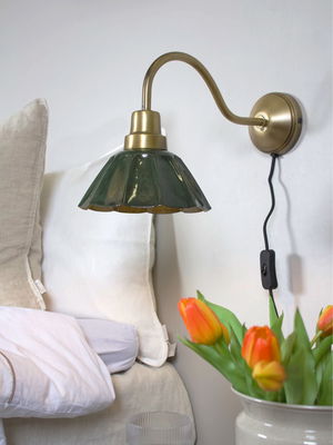 Ester vägglampa mörkgrön