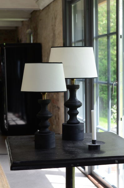 Domino Lampfötter med Carolin oval med svart kant