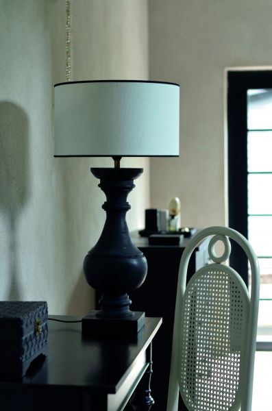 Palmar Lampfot med Carolin vit med svarta kanter