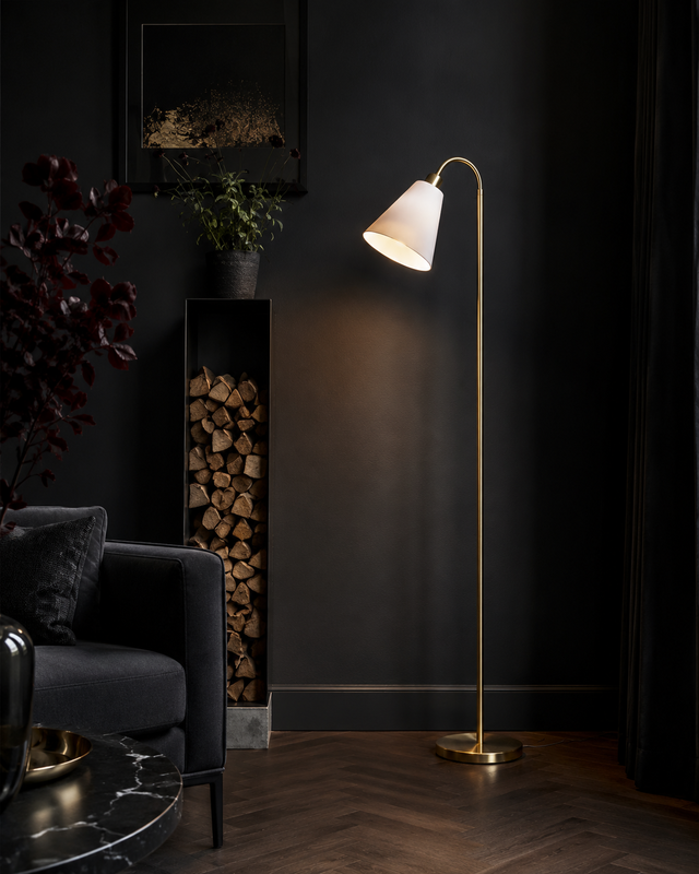 Golvlampa med skärm