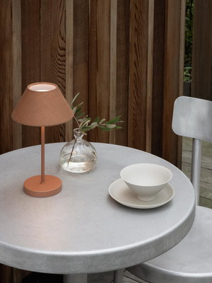 Teya Bordslampa Portabel Terracotta