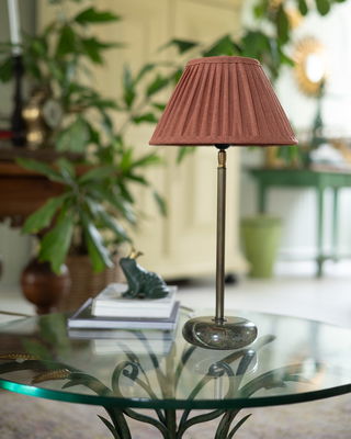 Bordslampa i grön marmor