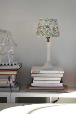 Nottingham lampfot med Strawberry theif Apple Lampskärm