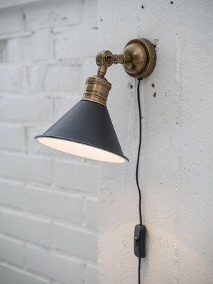 Paxton Vägglampa Antik Svart