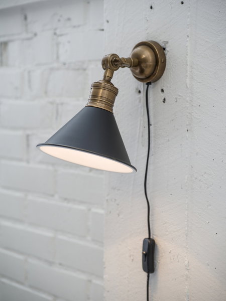 Paxton Vägglampa Antik Svart