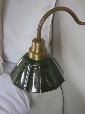 Ester vägglampa mörkgrön