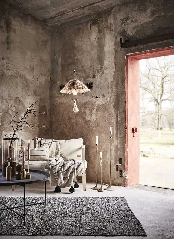 Nest taklampa i sjögräs