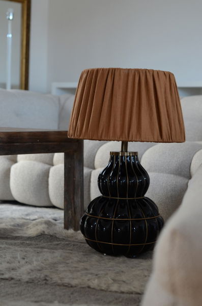 Beatrice Lampfot Glas 50 Svart/Mässing m. Sabina rynkad lampskärm