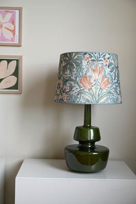 Woodland Weeds Skärmar Rund Bluebird William Morris