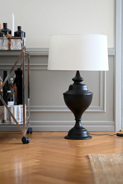 Trophy Lampfot 63 Mattsvart med Carolin lampskärm