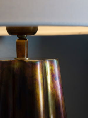 Aira bordslampa 34 mässing