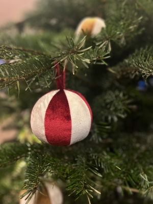 Julkula i röd/vit sammet