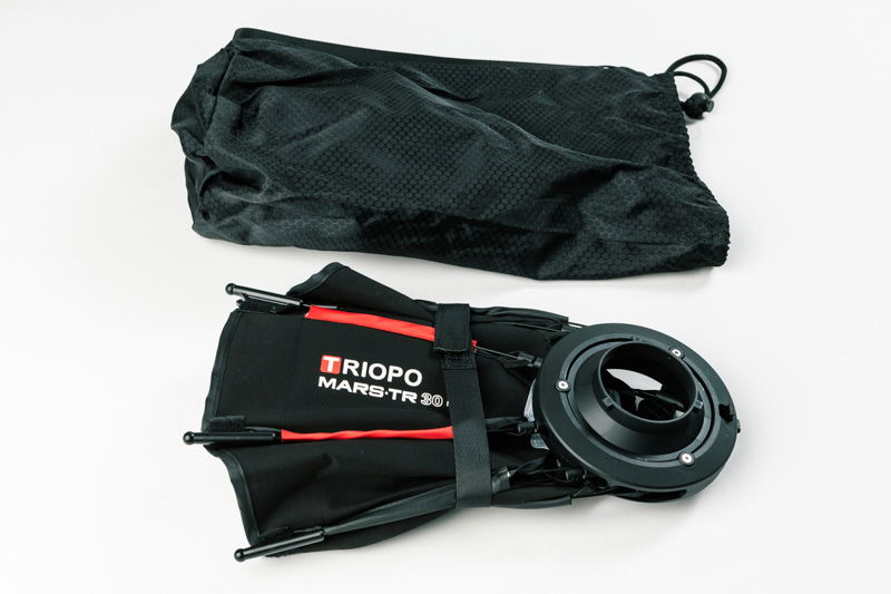 Softbox 30 cm som fälls upp på en sekund i flatpack Mini Bowens