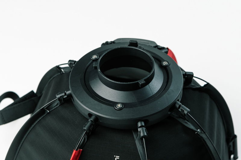 Softbox 30 cm som fälls upp på en sekund i flatpack Mini Bowens