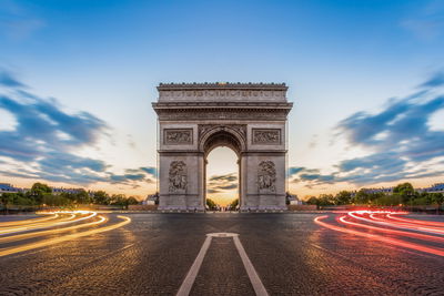 Ljuddämpande tavla - Triumphal arch