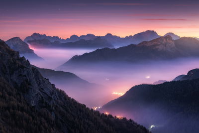 Ljuddämpande tavla - Mountains in fog at evening