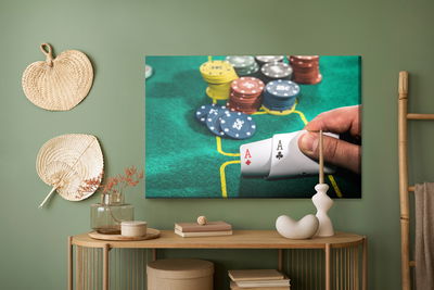 Ljuddämpande tavla - A close-up of a game of poker