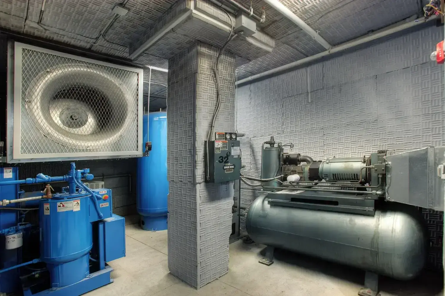 ljuddämpa och ljudabsorbera maskiner rätt