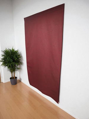 Varuprov - väggtextil - Acoustic Wall Textile röd färg i kontor kombinerar akustikförbättring med dekorativ elegans