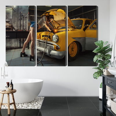 Ljuddämpande tavla - Sexy woman welded to a car