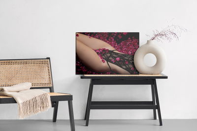 Ljuddämpande tavla - Woman in roses