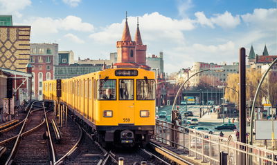 Ljuddämpande tavla - Yellow train in berlin