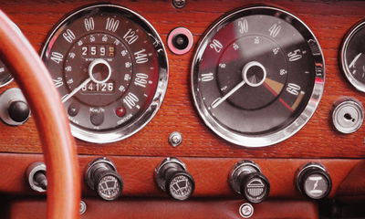 Ljuddämpande tavla - Counters in a retro car