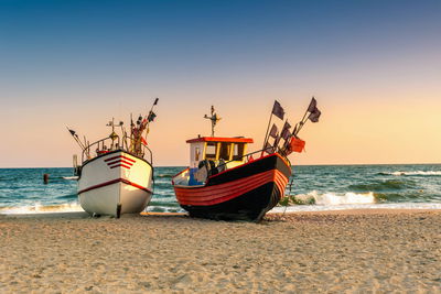 Ljuddämpande tavla - Fishing boats on the beach