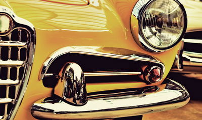 Ljuddämpande tavla - The front of a vintage car