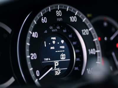 Ljuddämpande tavla - Modern car speedometer