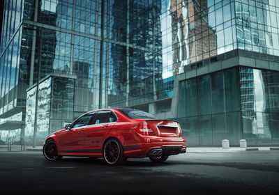 Ljuddämpande tavla - Red car in the city