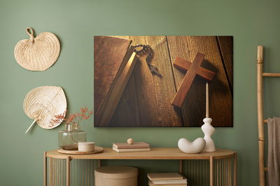 Ljuddämpande tavla - Cross on wood