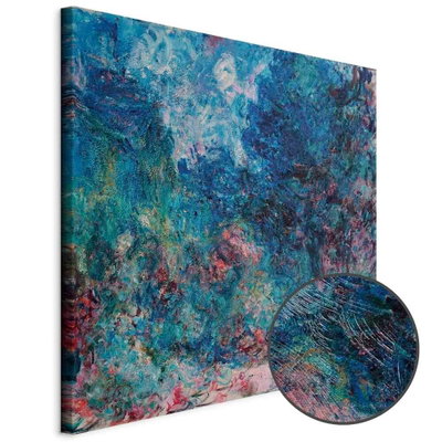 Schuin productaanzicht van Claude monet la maison de l&. Het motief loopt door over de randen van het canvas. Een ronde detailopname toont het reliëf van het geloppervlak.