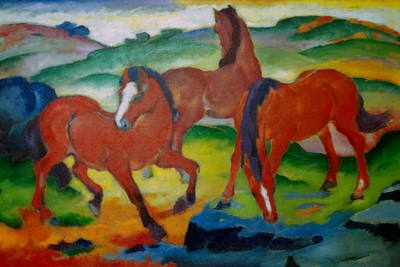 Vooraanzicht van Franz marc the red horses. De volledige gedrukte compositie is te zien zonder het schuine productaanzicht of de detailopname van het geloppervlak.