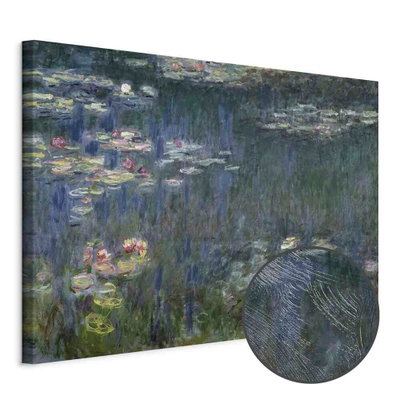 Schuin productaanzicht van Claude monet waterlilies. Het motief loopt door over de randen van het canvas. Een ronde detailopname toont het reliëf van het geloppervlak.