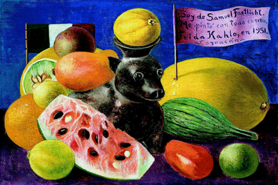 Vooraanzicht van Frida kahlo still life. De volledige gedrukte compositie is te zien zonder het schuine productaanzicht of de detailopname van het geloppervlak.