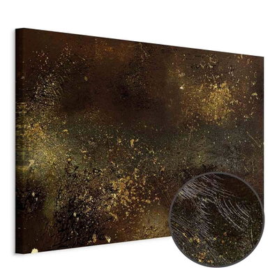 Schuin productaanzicht van Golden constellation wide. Het motief loopt door over de randen van het canvas. Een ronde detailopname toont het reliëf van het geloppervlak.
