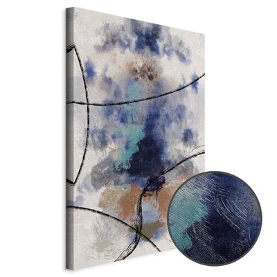 Schuin productaanzicht van Reverie texture. Het motief loopt door over de randen van het canvas. Een ronde detailopname toont het reliëf van het geloppervlak.