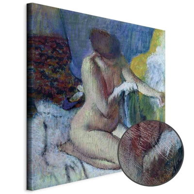 Schuin productaanzicht van Edgar degas after the bath. Het motief loopt door over de randen van het canvas. Een ronde detailopname toont het reliëf van het geloppervlak.