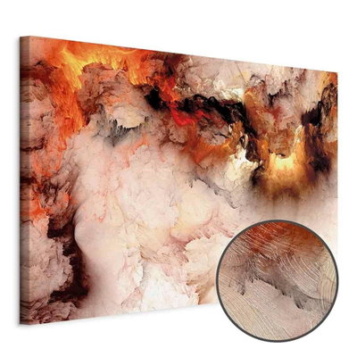 Schuin productaanzicht van Volcanic abstraction wide. Het motief loopt door over de randen van het canvas. Een ronde detailopname toont het reliëf van het geloppervlak.
