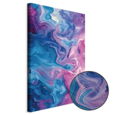 Schuin productaanzicht van Night flows - abstract waves. Het motief loopt door over de randen van het canvas. Een ronde detailopname toont het reliëf van het geloppervlak.