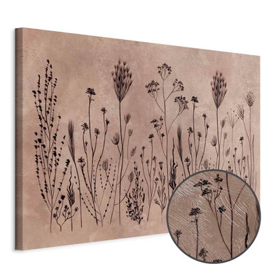 Schuin productaanzicht van Wildflowers black plants on. Het motief loopt door over de randen van het canvas. Een ronde detailopname toont het reliëf van het geloppervlak.