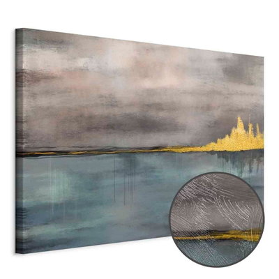 Schuin productaanzicht van Golden city wide. Het motief loopt door over de randen van het canvas. Een ronde detailopname toont het reliëf van het geloppervlak.