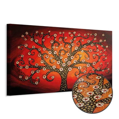Schuin productaanzicht van Fiery tree narrow. Het motief loopt door over de randen van het canvas. Een ronde detailopname toont het reliëf van het geloppervlak.