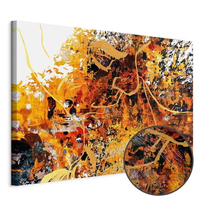 Schuin productaanzicht van Kiss explosion wide. Het motief loopt door over de randen van het canvas. Een ronde detailopname toont het reliëf van het geloppervlak.