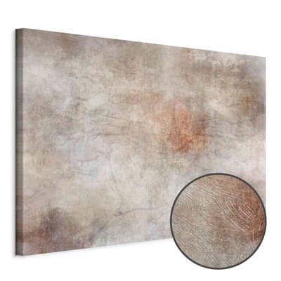 Schuin productaanzicht van Magic talisman wide. Het motief loopt door over de randen van het canvas. Een ronde detailopname toont het reliëf van het geloppervlak.