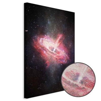 Schuin productaanzicht van Lonely galaxy. Het motief loopt door over de randen van het canvas. Een ronde detailopname toont het reliëf van het geloppervlak.